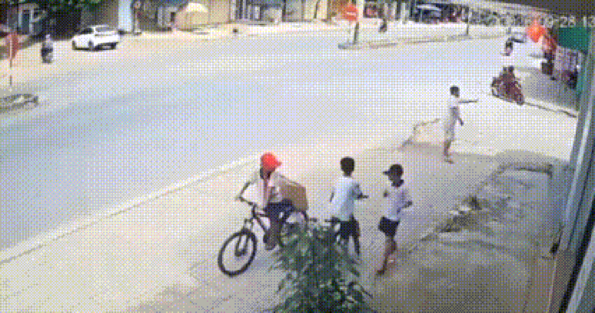 Vụ bé trai lớp 3 bị cổng làng đổ sập: Tạm giữ phương tiện để điều tra