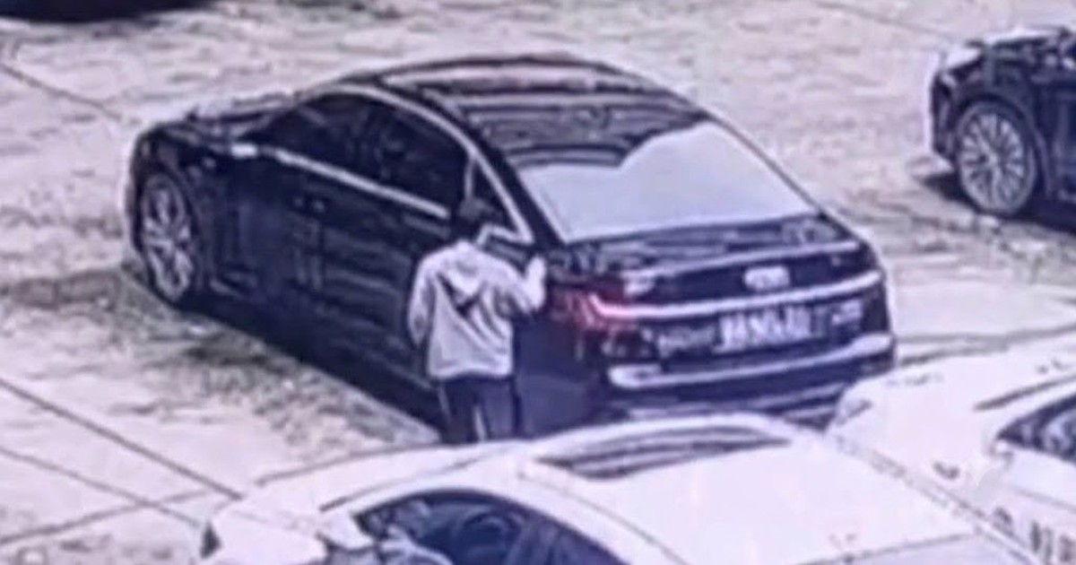 Cậu bé 10 tuổi bị vu oan làm xước xe Audi, hành động bất ngờ của cảnh sát đã cứu vớt cuộc đời đứa trẻ!