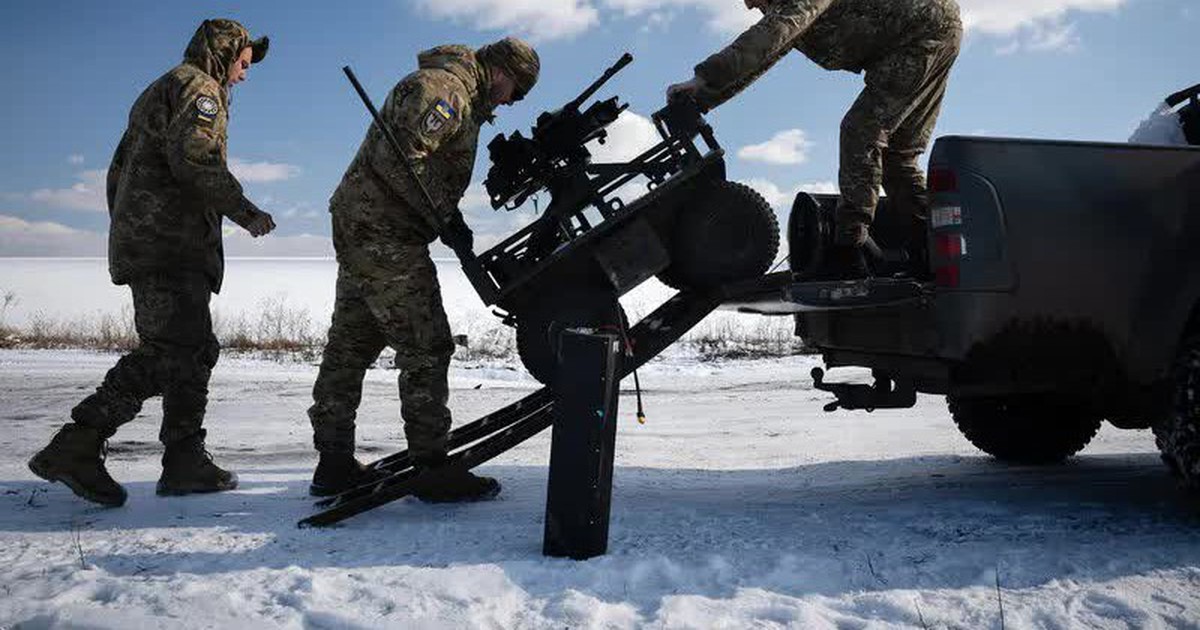 Đêm xuống, “robot” Ukraine lặng lẽ tiến vào trận địa mìn: Mặt trời lên, bộ binh bắt đầu xung phong