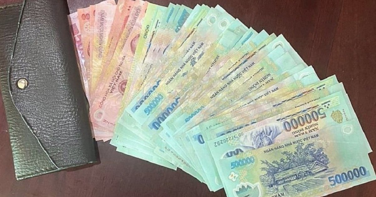 Công an phát hiện số tiền 19.745.000 đồng nằm lăn lóc bên đường, 1 cô gái SN 2004 có liên quan