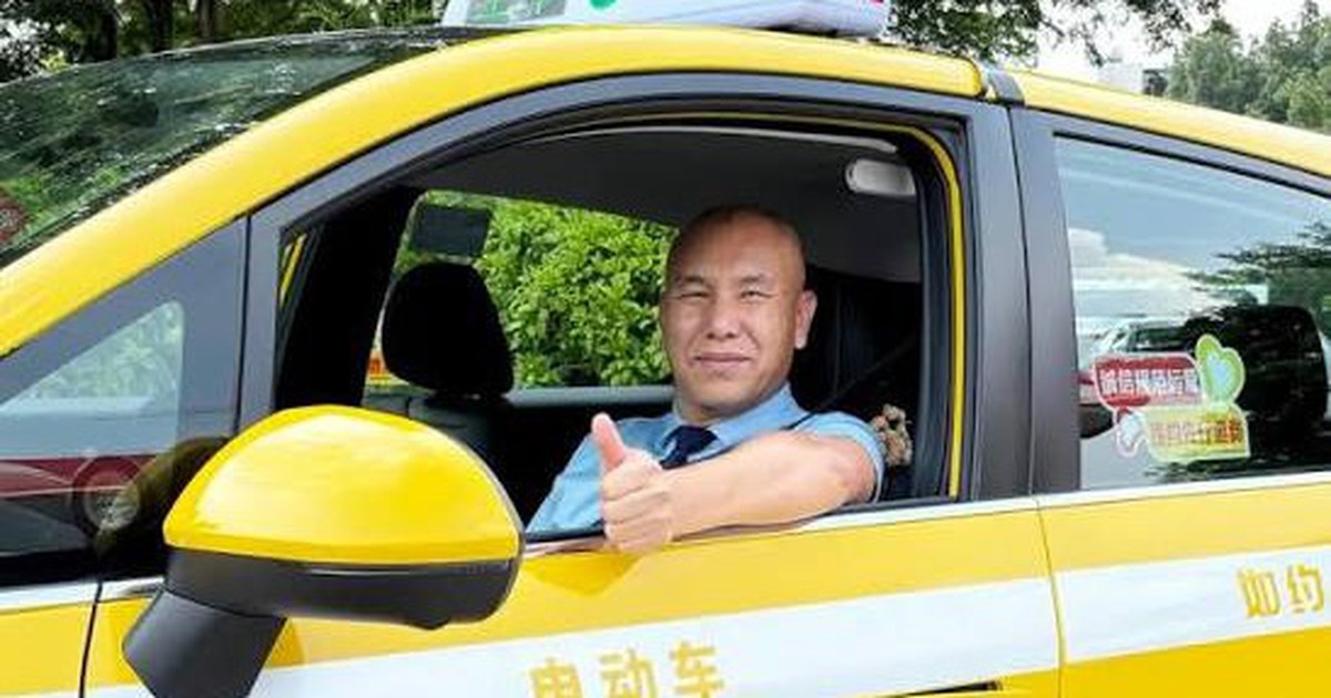 Cuốc xe taxi chỉ hết 160.000 đồng nhưng khách chuyển khoản hơn 545 triệu, tài xế phát hiện lập tức báo công an