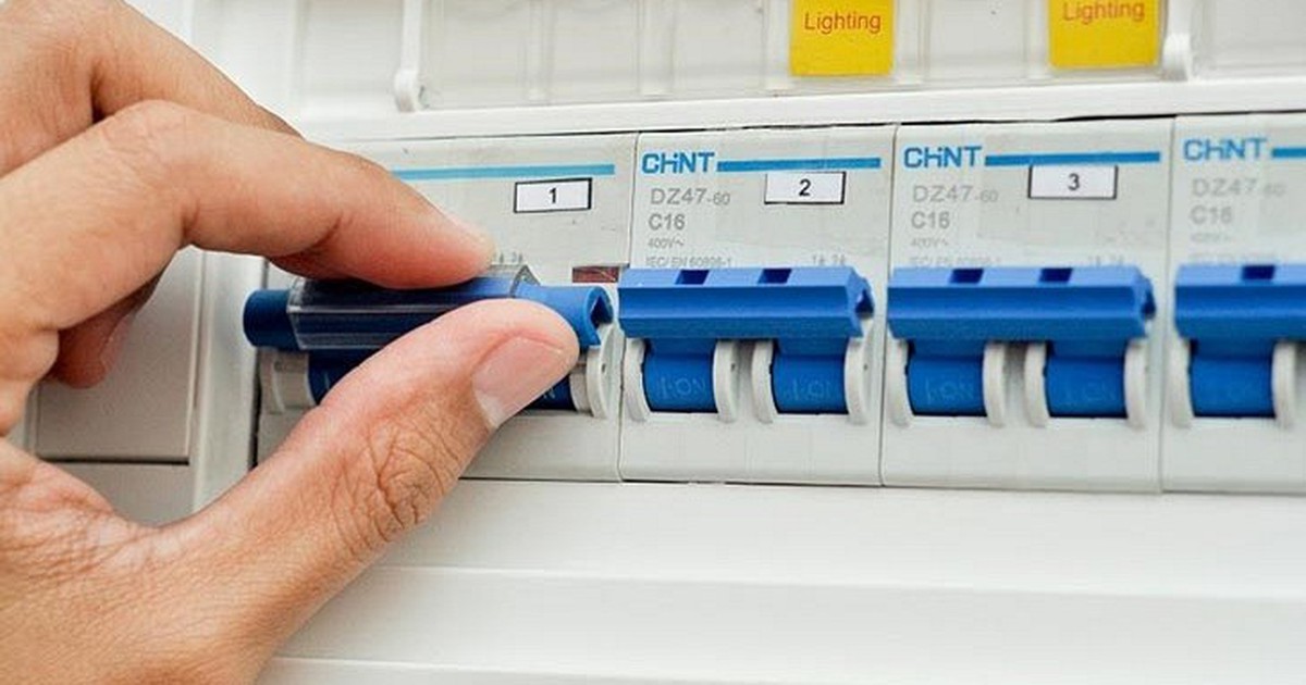 Lời khuyên cho những gia đình hay tắt điều hòa bằng cách gạt aptomat