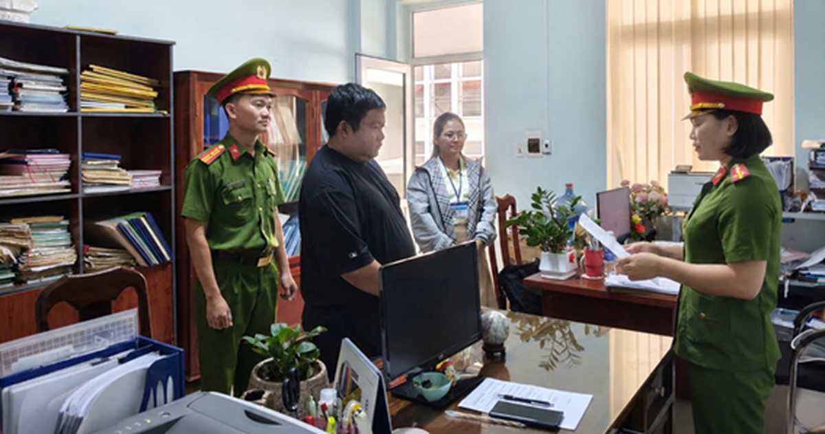 Công an điều tra loạt giao dịch tổng cộng 2,25 tỷ đồng từ một người đàn ông liên tục chuyển cho V.L.M.H