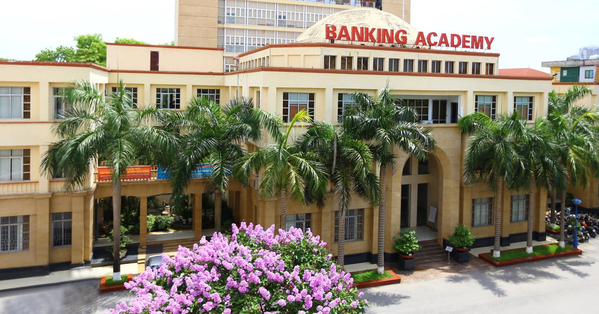 Việt Nam có một Học viện 65 năm tuổi, nhiều lãnh đạo ngành ngân hàng từng theo học, riêng một khóa có 2 Chủ tịch nhà băng lớn