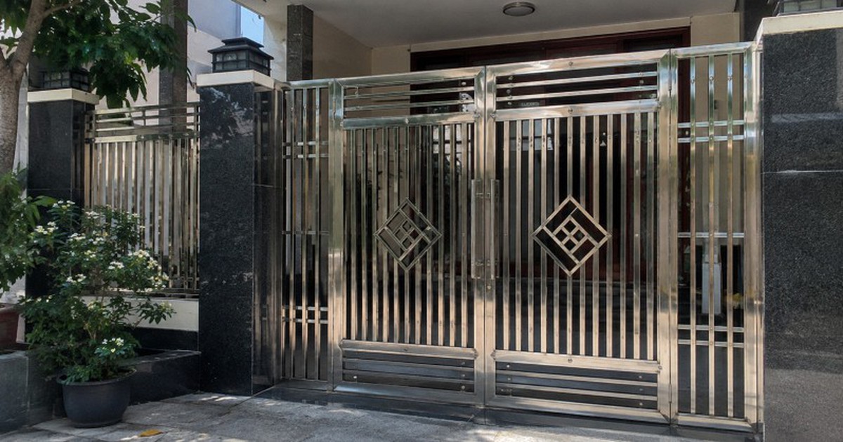 Tại sao ngày càng nhiều gia đình không làm cổng inox? Hóa ra 2 kiểu cổng này khiến mặt tiền đẹp, hiện đại hơn