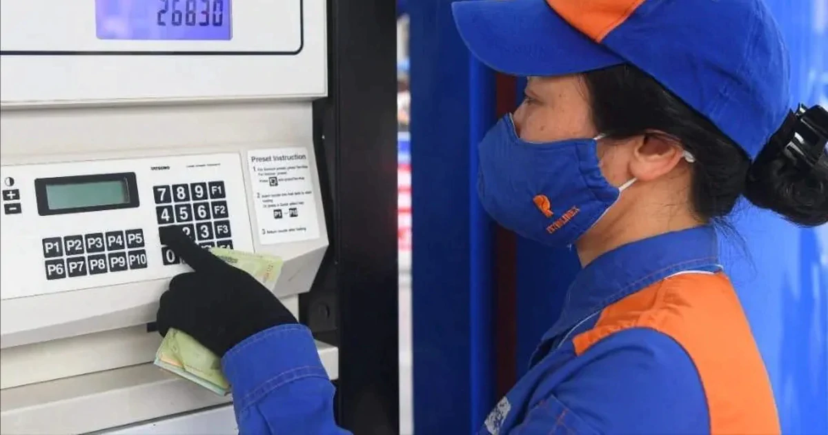 Đề xuất doanh nghiệp tự quyết định và công bố giá bán lẻ xăng dầu