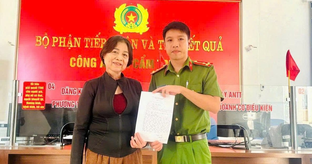 Nghe cuộc gọi lạ, cụ bà SN 1957 cúp máy, lập tức trình báo công an
