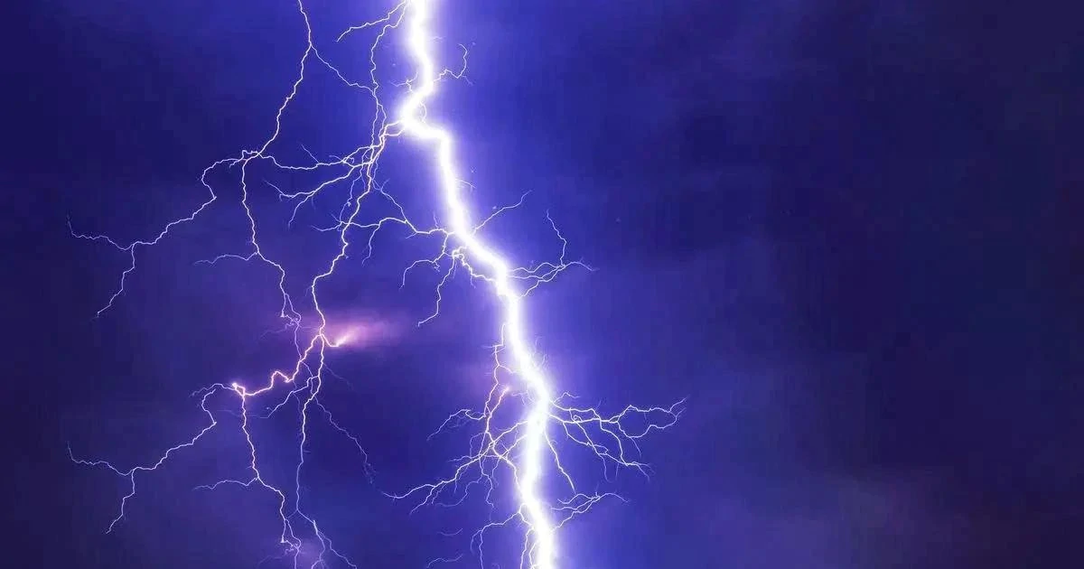 Một người bị sét đánh tử vong trước hiên nhà