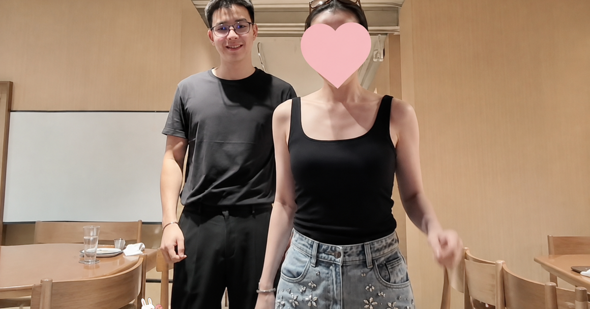 Con trai 1 Hoa hậu Việt xuất hiện chớp nhoáng cùng mẹ bỗng "gây bão" vì quá ngầu, cách được giáo dục càng đáng khen