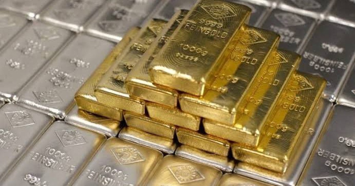 Giá vàng bật tăng 2 phiên liên tiếp, quỹ lớn nhất thế giới "quay đầu" xả hàng
