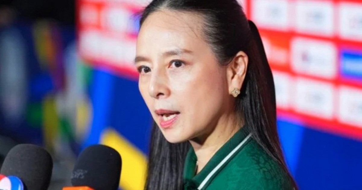 Madam Pang không giấu được cảm xúc