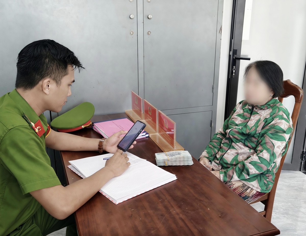 Nhận cuộc gọi từ số 0366502374, người phụ nữ 70 tuổi bán vàng lấy 159 triệu đồng rồi làm một việc trước khi ra ngân hàng