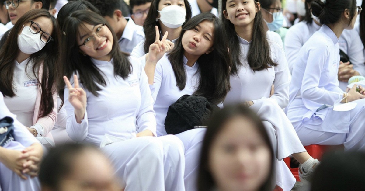 Khai giảng nghĩa là gì?