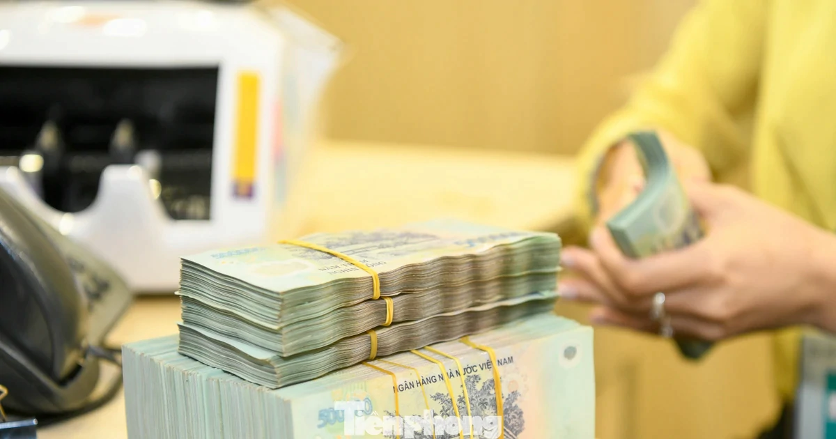 Huy động vốn ngân hàng vượt tín dụng: Sắp có bất ngờ về lãi suất?