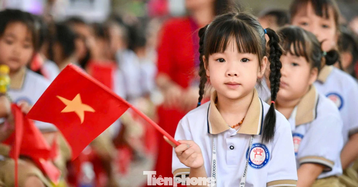 Khai giảng ở xã đảo duy nhất Hà Nội, học sinh không còn phải qua sông đến trường