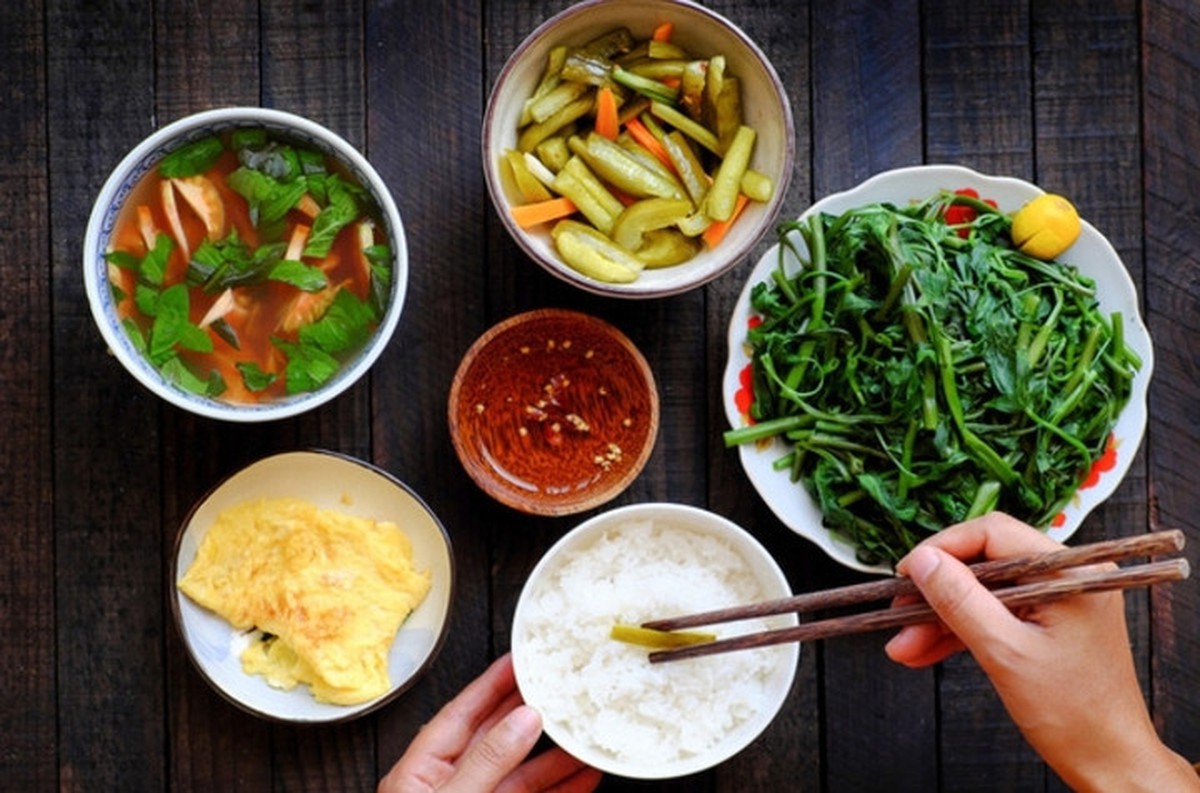 Điều gì xảy ra khi ăn rau trước cơm thường xuyên?
