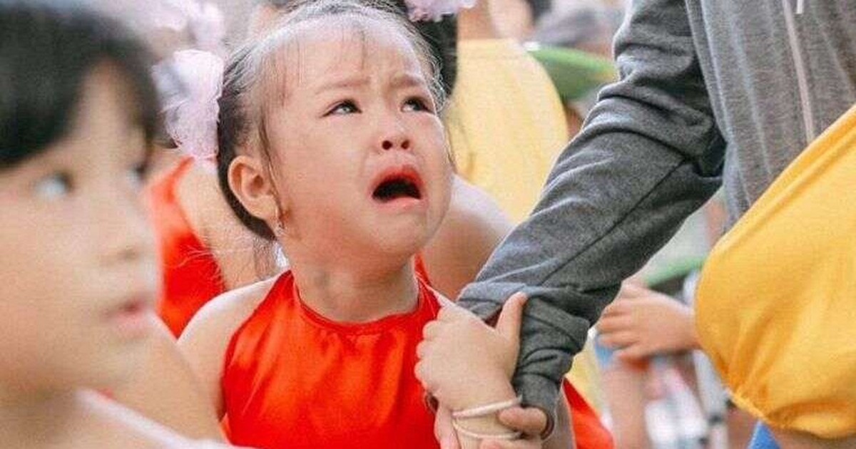 Trẻ đi mẫu giáo sẽ khóc bao lâu? Cha mẹ đừng hoảng, nỗi lo xa cách thường trải qua 3 giai đoạn