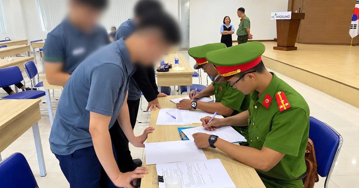 Công an kiểm tra đột xuất gần 100 công nhân ngay trong ca làm việc