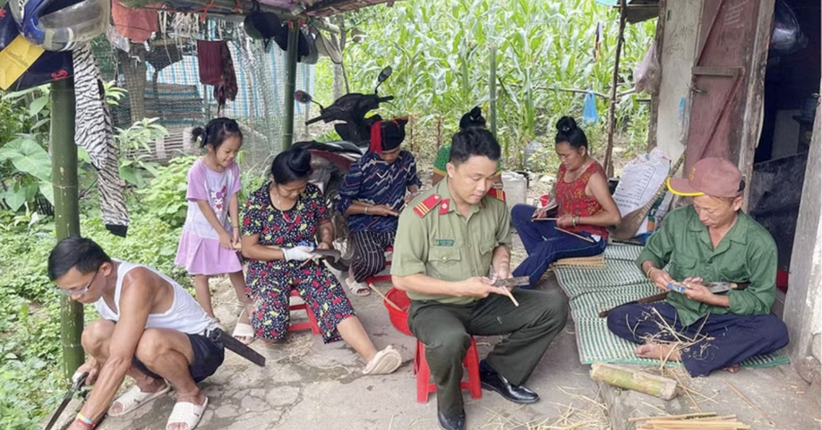 Điều kỳ diệu từ những đôi đũa tre trong "xóm chạy thận" của chàng Thượng sĩ Công an trẻ