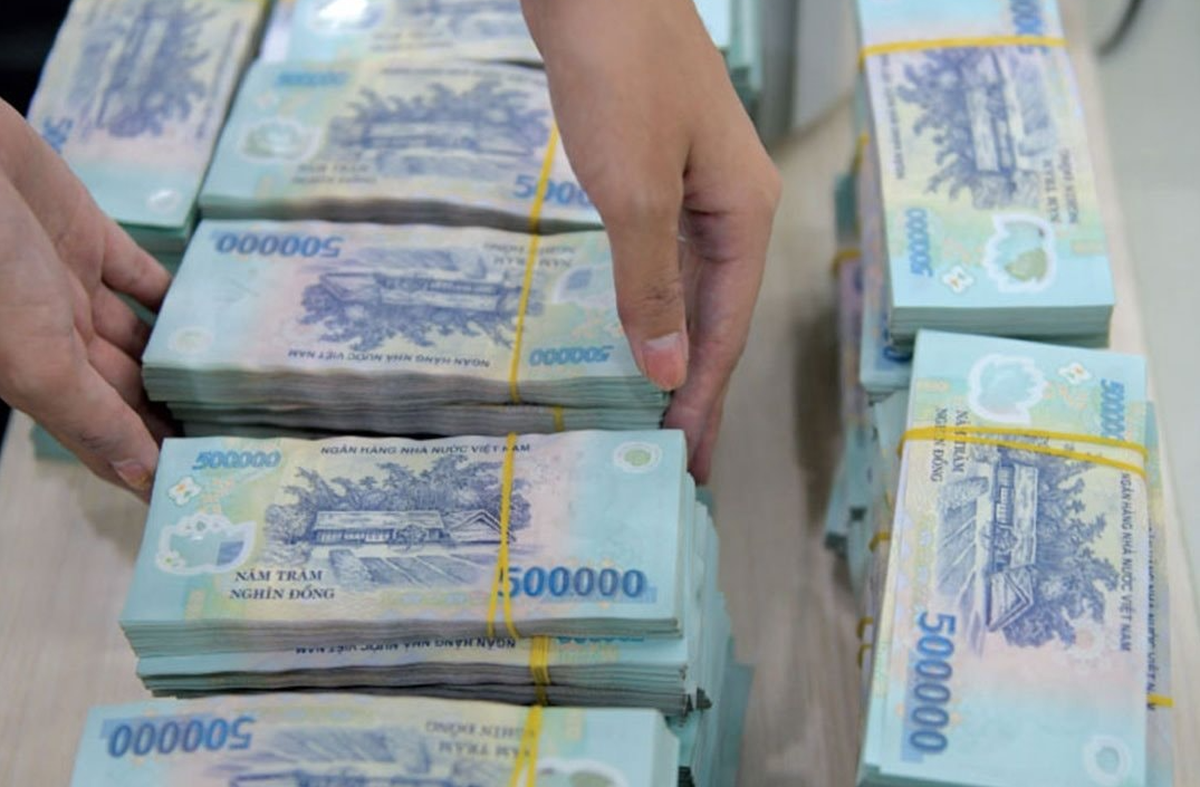 Một người đàn ông nộp 1 tỷ đồng bị bỏ quên ở quán cà phê cho công an, cơ quan chức năng vào cuộc xác minh