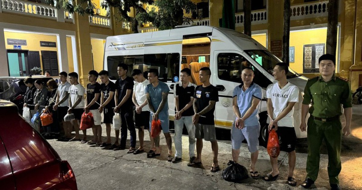 Công an kiểm tra các quán karaoke, bắt khẩn cấp 4 môi giới