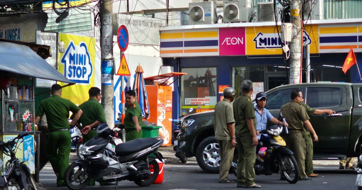 Cháy khách sạn ở TPHCM, nhiều người mắc kẹt