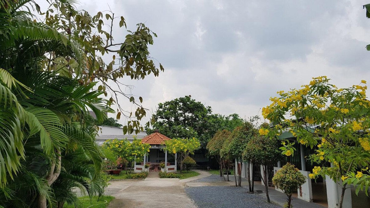 Việt Nam đã có "nhà dưỡng lão" nhận chăm sóc miễn phí hơn 200 người cao tuổi đến cuối đời: Khuôn viên viện rộng 1200m2, bao quanh nhiều hoa và cây xanh