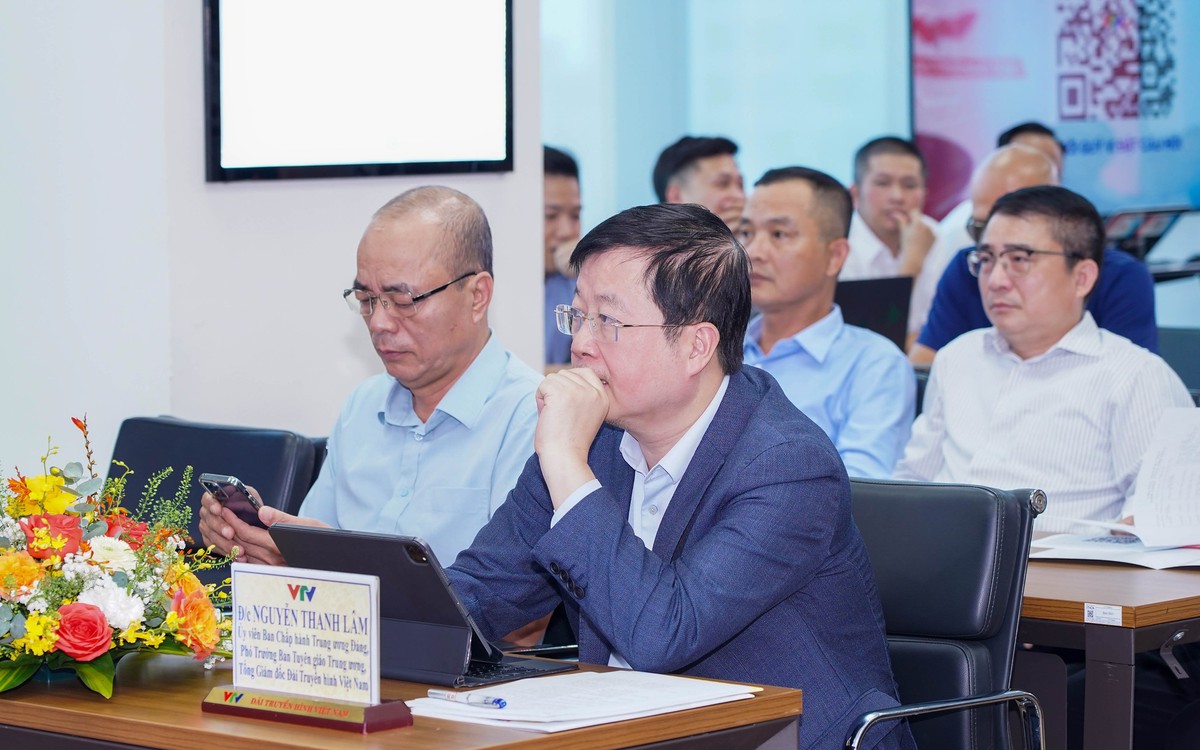 Đúng kỷ niệm 56 năm ngày phát sóng chương trình đầu tiên, VTV ra mắt sản phẩm "lạ mà quen", TGĐ Nguyễn Thanh Lâm nhấn mạnh: Nó chứa đựng rất nhiều công sức của anh em