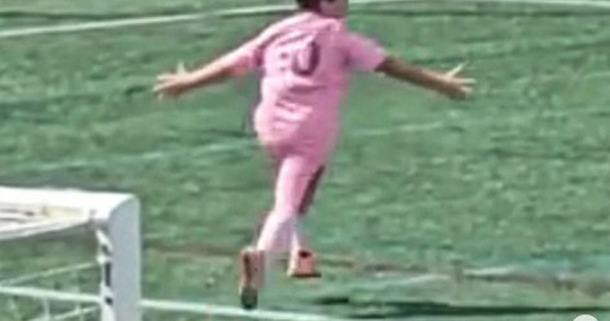 Con trai Messi mới 11 tuổi đã vô địch, còn giành luôn danh hiệu MVP