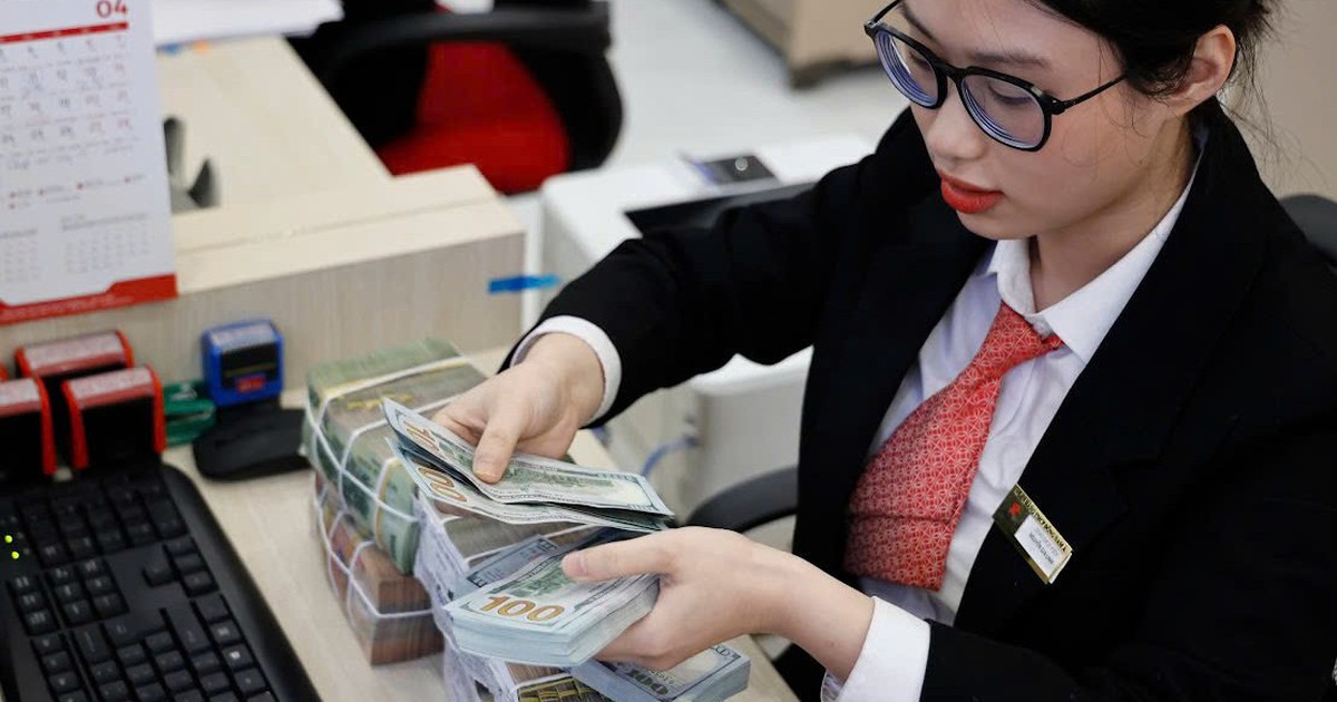 Giá USD tự do và ngân hàng liên tục giảm mạnh