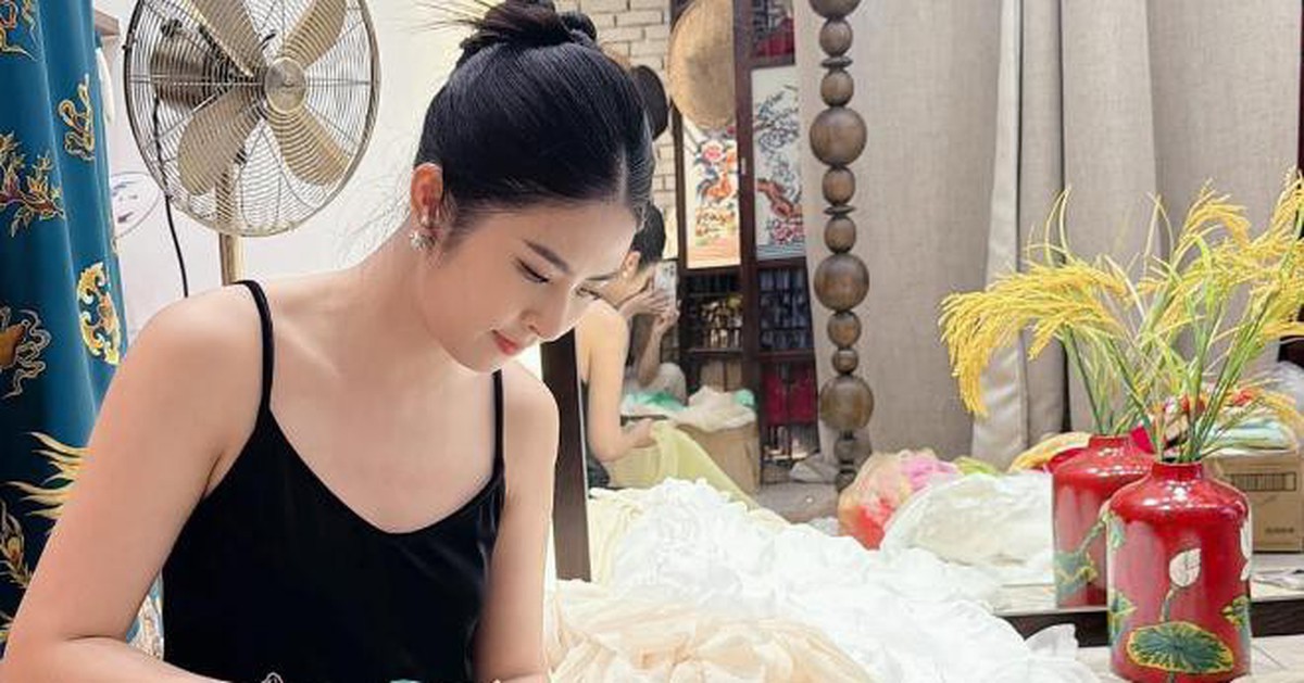 Hoa hậu Ngọc Hân đi xin việc ở tuổi U40
