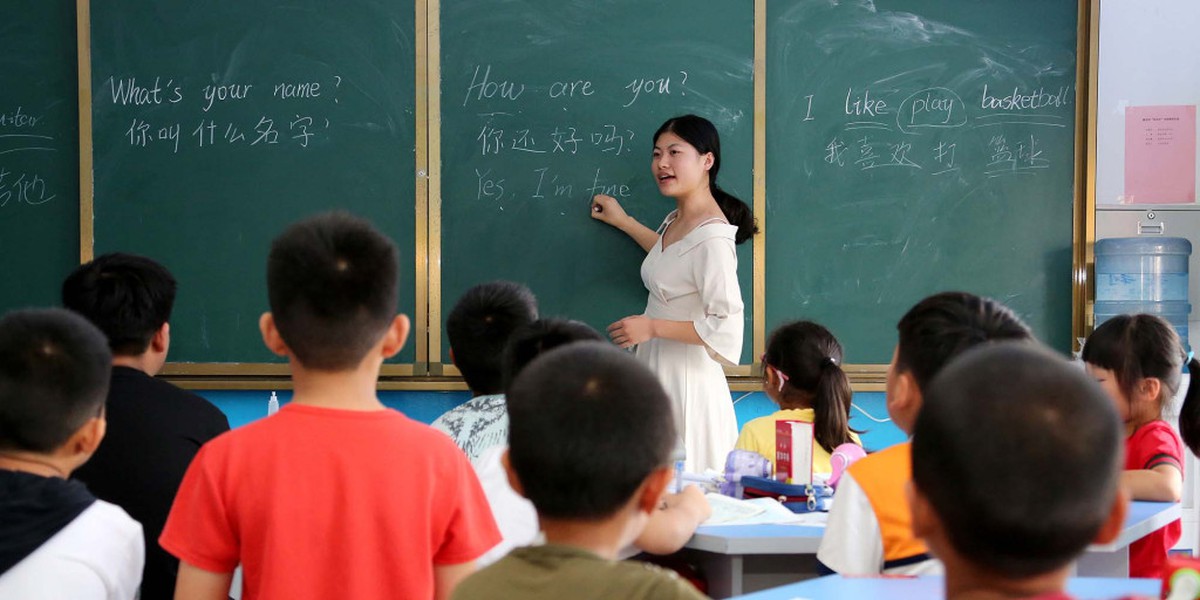 Dư luận Trung Quốc "dậy sóng" vì môn tiếng Anh: Chỉ là một công cụ, hãy ngừng “sùng bái ngoại lai”