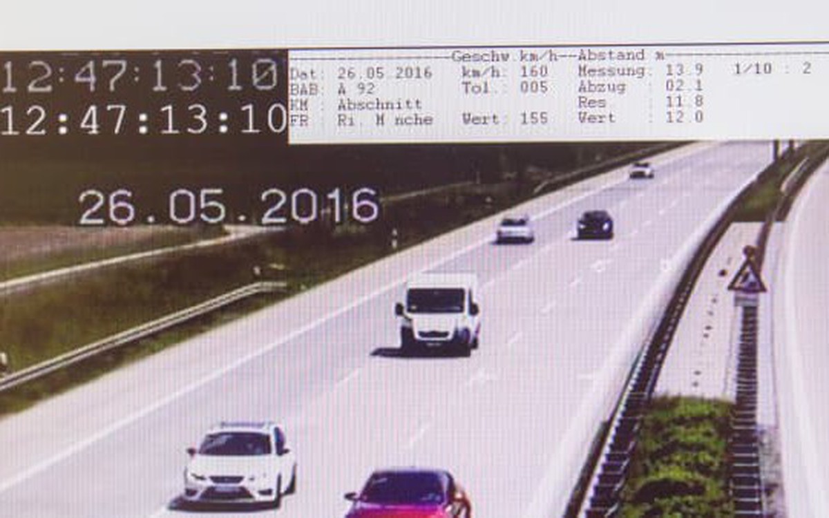 "Kỳ án" tại quốc gia đỉnh cao công nghệ: 2 xe Mercedes vi phạm trên cao tốc, một tài xế 2 lần trắng án