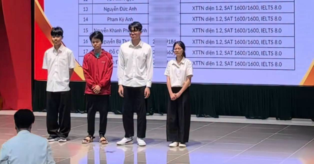 Một trường đại học Việt Nam gây chú ý với lễ vinh danh các tân sinh viên toàn "học bá": Có tới 11 người điểm SAT tuyệt đối, 5 người đạt 30 điểm, thủ khoa TSA lập kỷ lục