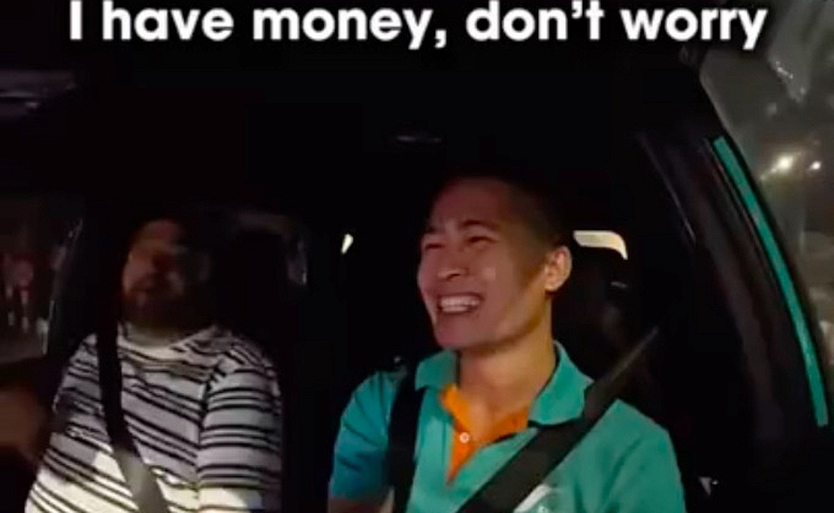 Du khách Ấn Độ du lịch ở Hà Nội, vừa lên taxi đã nói "tôi có tiền, đừng lo lắng"