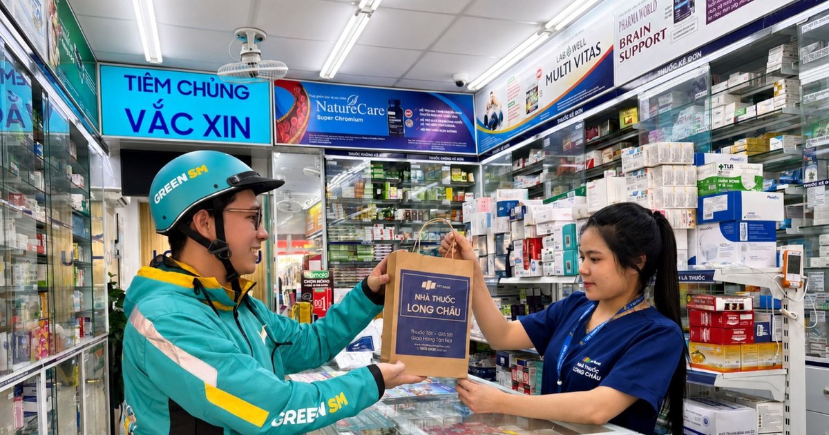 Tỷ phú Phạm Nhật Vượng bắt tay nữ tướng Nguyễn Bạch Điệp
