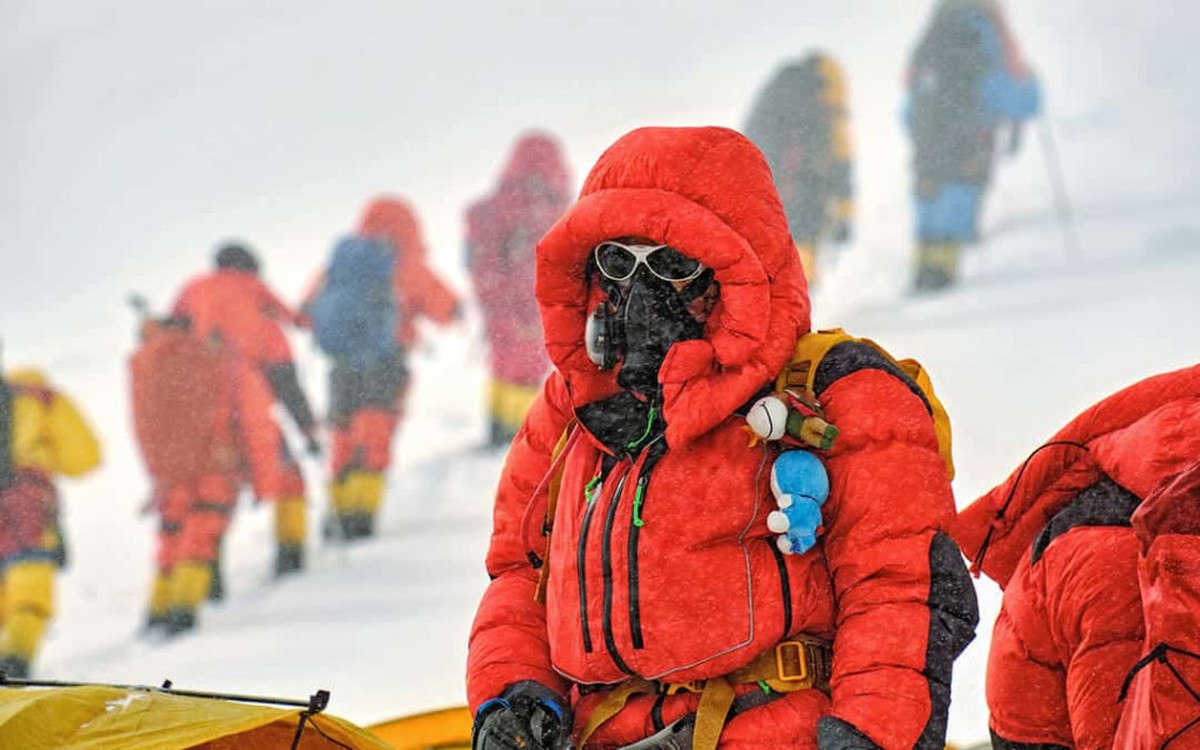 Chuyện gì xảy ra với cơ thể con người khi bình oxy đột nhiên hết trên đỉnh Everest?