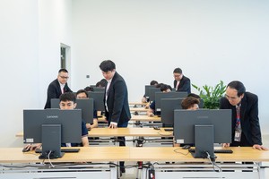 Học sinh nhập viện sau khi ăn quả lạ hái ven rừng, Bộ Y tế vào cuộc - Ảnh 2.