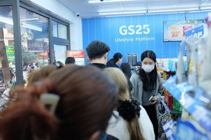 Nam sinh ưu tú thi ĐH bị điểm thấp lè tè, thầy giáo vội xin kiểm tra camera phòng thi, những gì nhìn thấy khiến ông sốc nặng! - Ảnh 2.