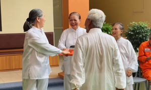 Nữ giám đốc Phú Thọ đăng quang cuộc thi sắc đẹp doanh nhân, được danh ca Ngọc Sơn trao vương miện - Ảnh 5.