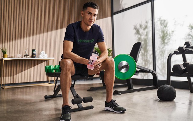 Herbalife gia hạn hợp tác tài trợ dinh dưỡng chính thức của Cristiano Ronaldo