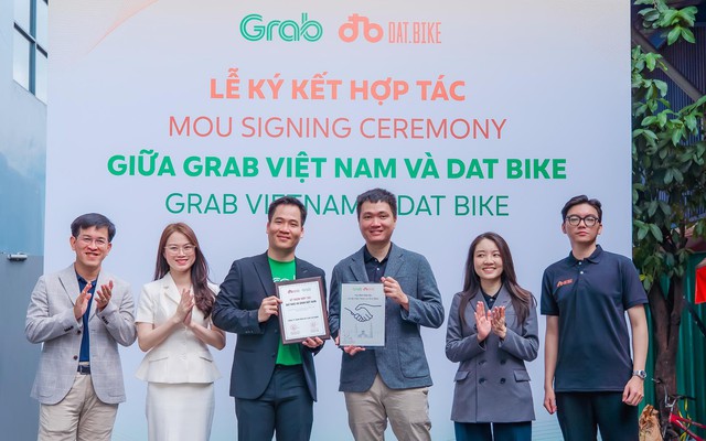 Grab bắt tay Dat Bike: Phổ cập xe điện bằng "người kiểm chứng" khó tính nhất