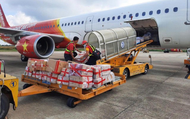 Vietjet cùng đồng bào vượt qua bão lũ, lan tỏa yêu thương