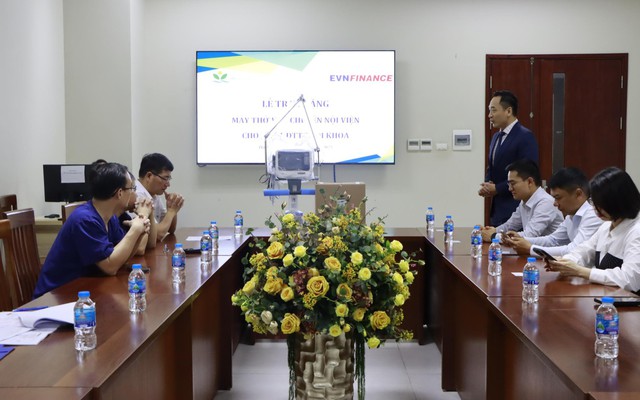 EVNFinance trao tặng máy thở di động hiện đại cho Bệnh viện Nhi Trung ương EVNFinance trao tặng máy thở di động hiện đại cho Bệnh viện Nhi Trung ương