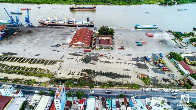 
Cảng Nhà Rồng - Khánh Hội đang được đẩy nhanh tiến độ di dời để bàn giao mặt bằng phát triển khu phức hợp đô thị mới.

 
