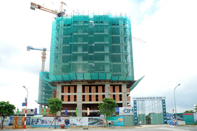Dự án Him Lam Phú Đông hiện đang được xây dựng đến tầng thứ 15