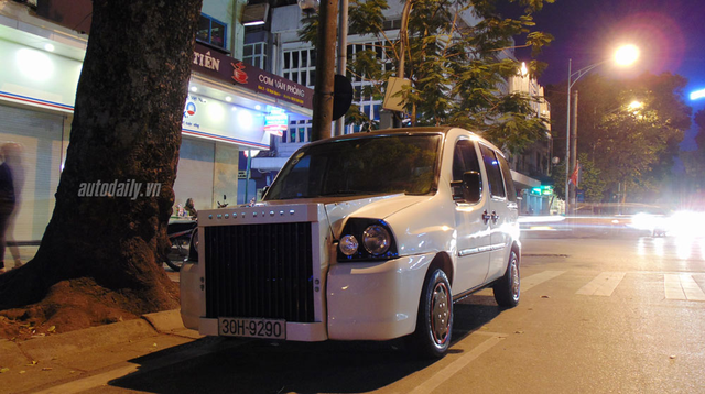 Chiếc Fiat Doblo được một thợ sửa chữa xe ở Hà Nội độ thành Rolls-Royce.