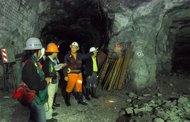 Một hầm lò khai thác tại mỏ Đắk Sa của đại gia vàng Bồng Miêu