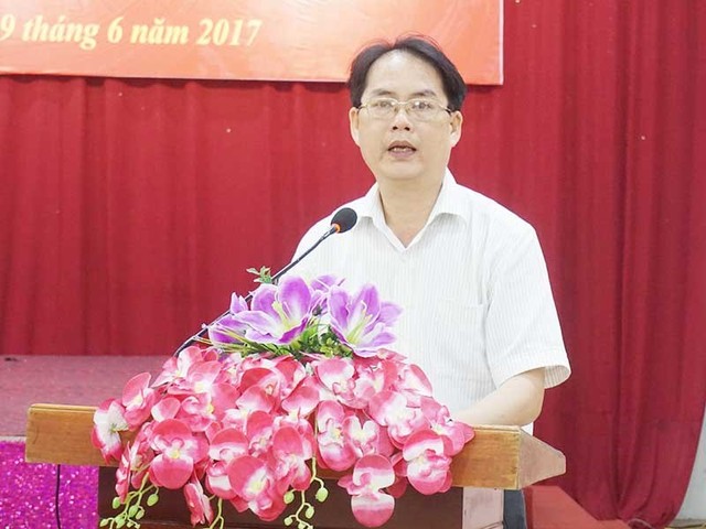 Ông Võ Văn Ngọc, Phó Giám đốc Sở TN&MT tỉnh Nghệ An, trả lời 1 vài câu hỏi của báo chí. Ảnh: ĐẮC LAM