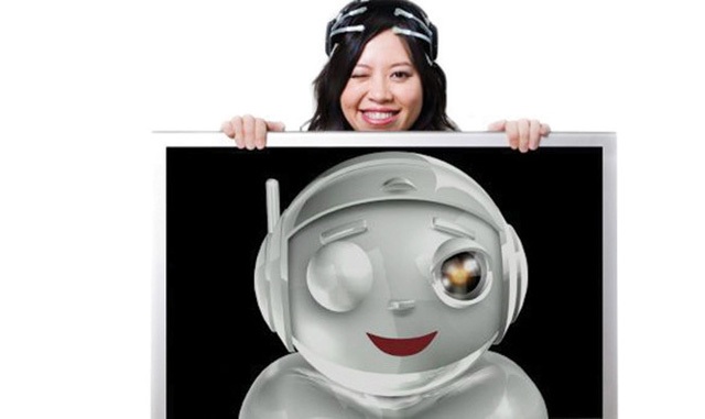 Tan Le đeo EPOC và tạo ra nhân vật robot hoạt hình phản ánh trung thực biểu cảm của cô.